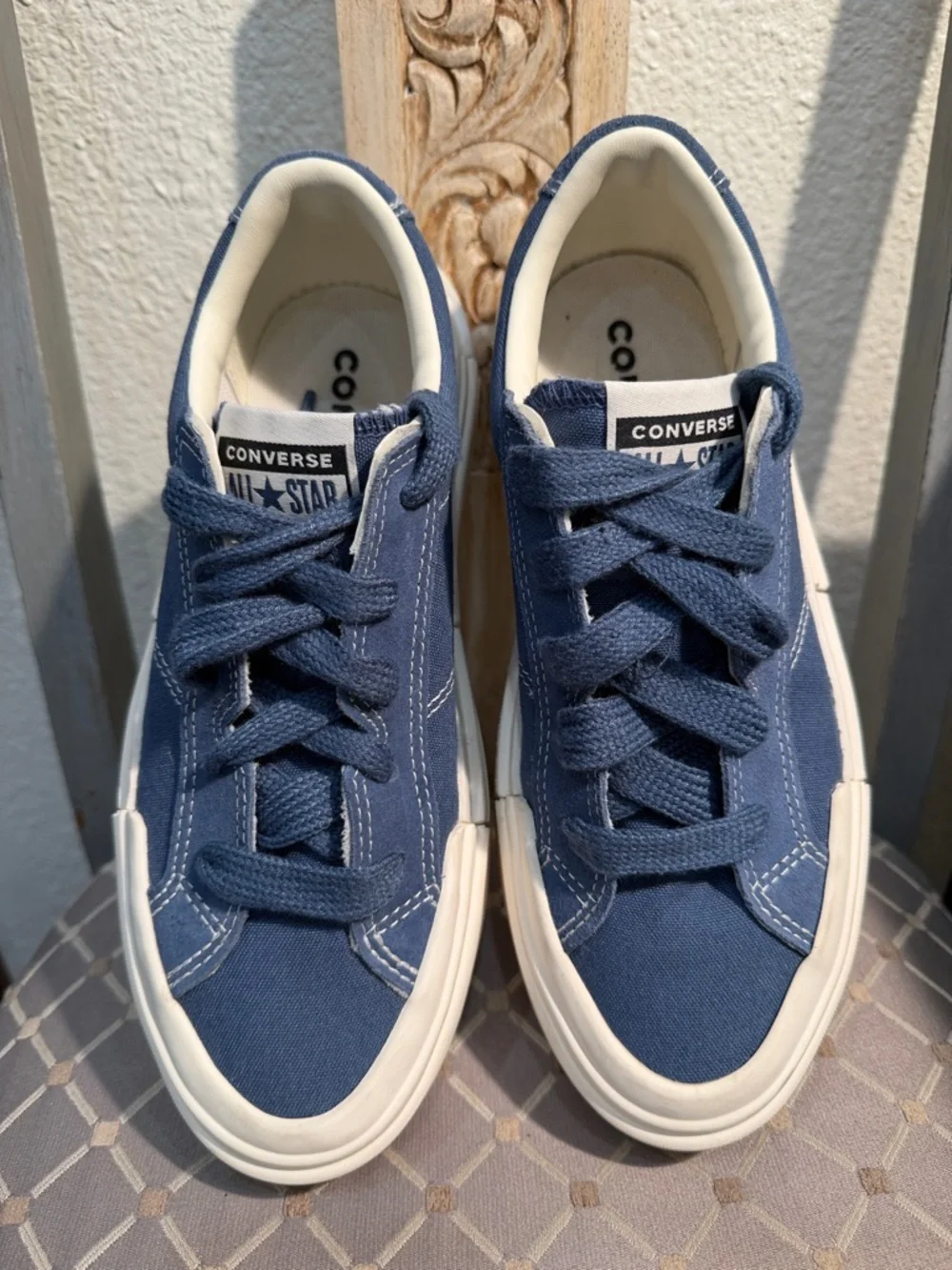 Men Converse shoes size 9 - Picture 2 of 6